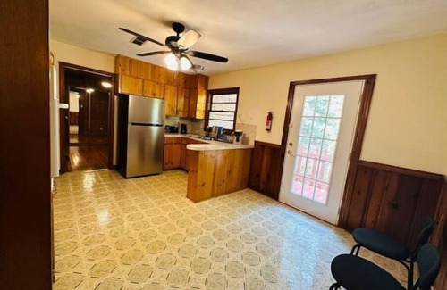 Forest Park House | Peaceful Suburban Gateway