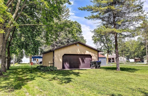Luxemburg House | Peaceful Waterfront Cottage | Door County | Sleeps 7