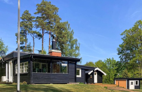 Stavsjo House | Peacefully located cottage on a promontory that extends onto the lake Bolmen.