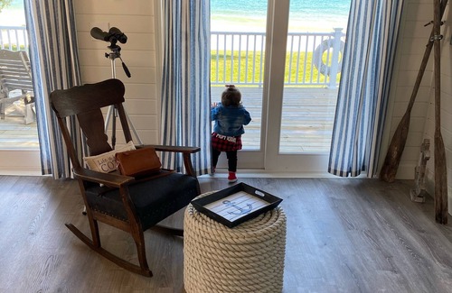 St Ignace House | Peak fall color dates, Lots of space for Upper Peninsula getaway. Book Oct. now