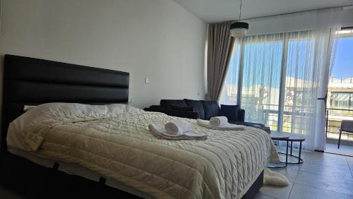 Politiko Apartment | Pearl Island Apartment