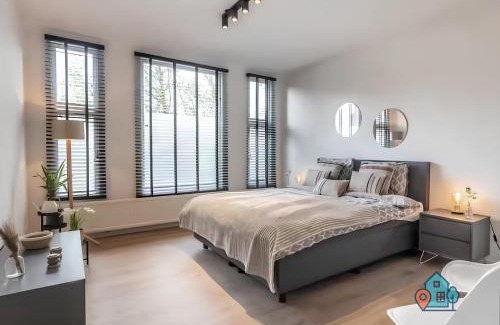 Amsterdam South Apartment | Pearl & Tulip 2BR with Free Parking