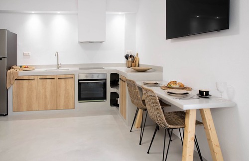 Kokkini Chani House | Pebble Luxury Suite by the Sea