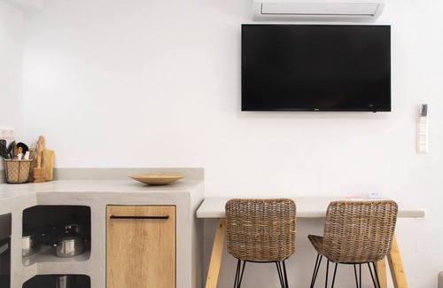 Kokkini Chani House | Pebble Luxury Suite by the Sea