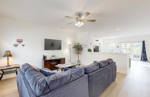 Southmont House | Pebble Point Cove