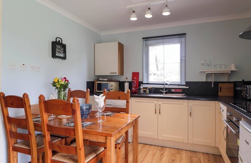 Contin Cottage | PEBBLES COTTAGE, pet friendly, with a garden in Strathpeffer