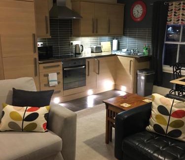 Burton on Trent Apartment | Peel House Apartments - Great for Professionals & Weekends Away