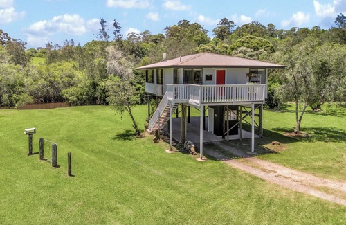 Repton Apartment | Peking Duck - Riverside Pet Friendly Home