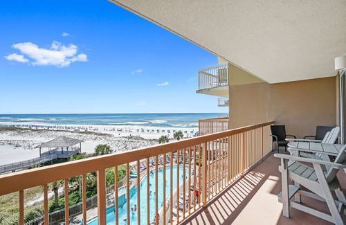 Destin Condo | Pelican Beach Resort by Panhandle Getaways