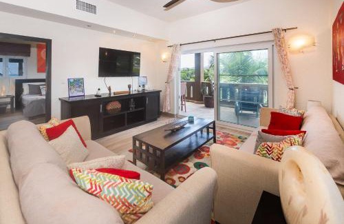 Antoneys Cay Apartment | Pelican Penthouse -Mangrove Dock home