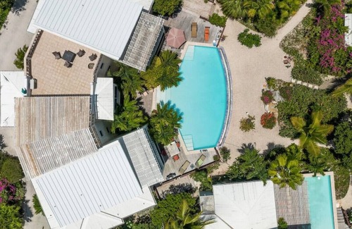 Leeward Settlement House | Pelican's Nest #4 · Oceanview 3 Bed Villa - Steps to Grace Bay Beach 4