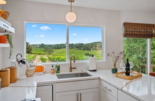 Paso Robles Cottage | Pelletiere Estate’s Eastwood Casita -Romantic, Bright, Happy-Fast WIFI-Views! ☮️💚