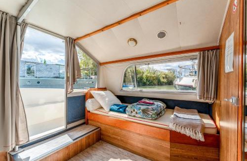 Bellegarde Boat Rental | Penichette Odyssey Croisieres