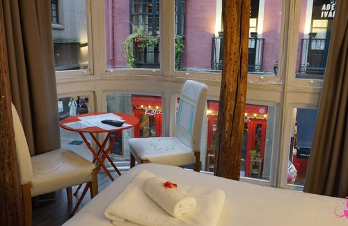 Bilbao Old Town House | Pensión AliciaZzz Bed & Breakfast