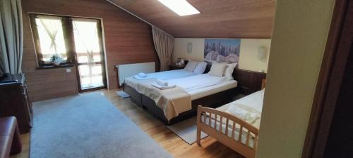 Sugag House | Pensiunea Colț din Rai