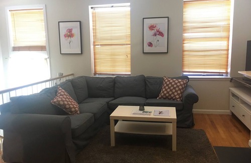 Mount Vernon Condo | Penthouse Condominium in Mount Vernon w/Fireplace, Paid Parking & Free Wifi