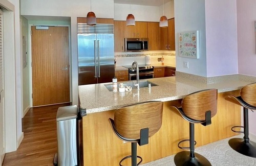 Kaka'ako House | Penthouse Floor, Ocean Views, Lanai, Pool, Hot Tub, Gym, Rec-Room, & Playground
