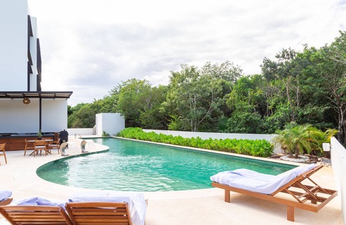 Tankah Apartment | Penthouse Jungle Suite 402PH Pool Hot Tub BBQ