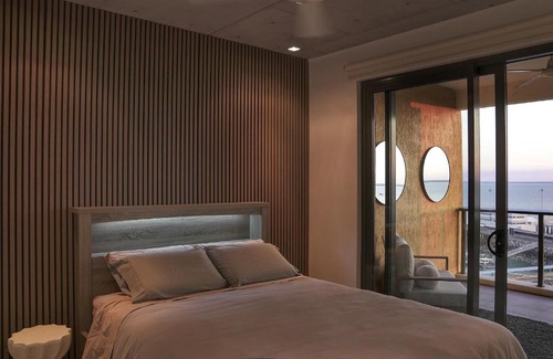 Darwin City Centre Apartment | Penthouse-level Waterfront Apartment