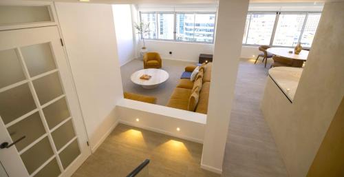 Spring Hill Apartment | Penthouse - Luxury 2 Storey -3 Bedroom Sky home!