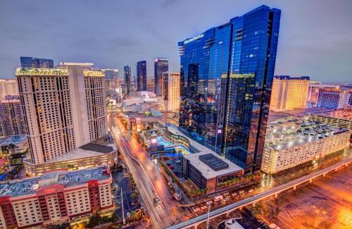 Las Vegas Apartment | Penthouse Suite with Strip View at The Signature At MGM Grand