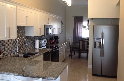 Bahamia West Condo | Penthouse with Ocean View