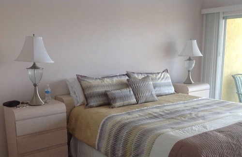 Bahamia West Condo | Penthouse with Ocean View