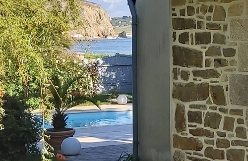 Camaret-sur-Mer House | PENTY en PIERRES, 6-8 People, Kerloc'h Beach (Private heated swimming pool)