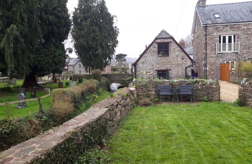 Llangorse House | Penybont Barn a cosy riverside barn conversion in Llangorse, the Brecon Beacons