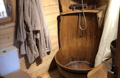 Evires Ski Chalet | Perched cabin with private Jacuzzi