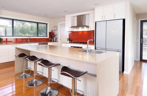 Wodonga House | Peregrine Pool Paradise - Outstanding four bedroom family home with pool!