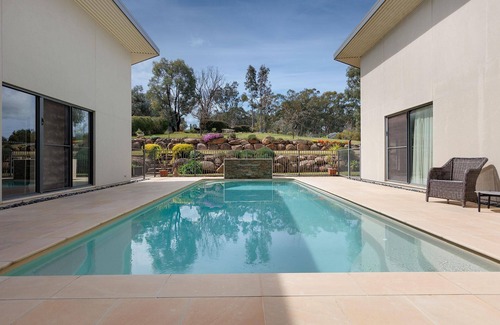 Wodonga House | Peregrine Pool Paradise - Outstanding four bedroom family home with pool!