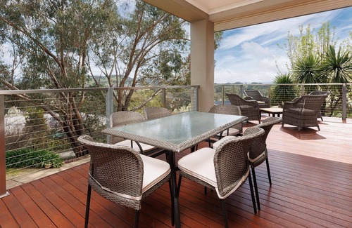 Wodonga House | Peregrine Pool Paradise - Outstanding four bedroom family home with pool!