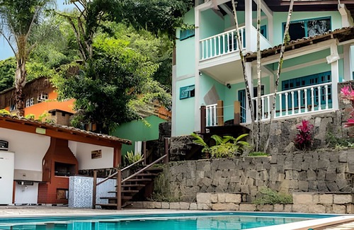 Morro da Cruz House | Perequê house with pool 300m from the beach