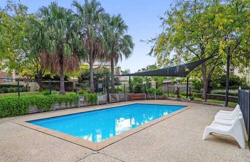 Clifton Hill Apartment | Perfect 2-Bed Inner-City Home with Pool & BBQ Area