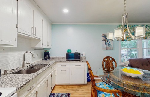 Emerald Isle House | Perfect 2BR Getaway with partial A/C, Full Kitchen and Relaxing Patio