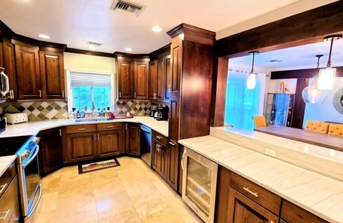 Omega Bay Estates House | Perfect 4 bed 2.5 Bth Family Vacation Home w/ Pool