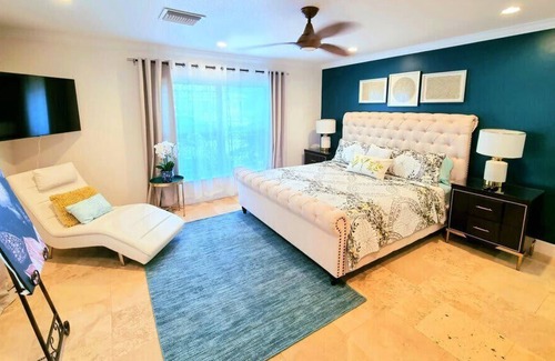 Omega Bay Estates House | Perfect 4 bed 2.5 Bth Family Vacation Home w/ Pool