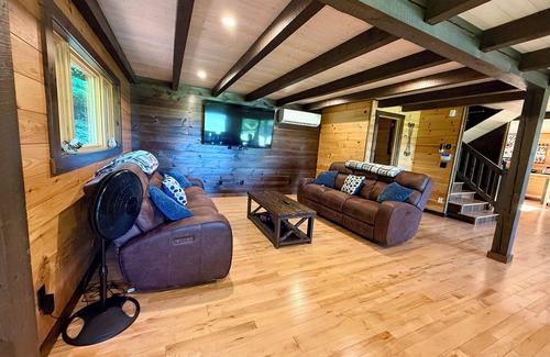 Turin House | Perfect 4 bedroom, 4.5 bathroomsnPlenty of parking. Ride trails from house
