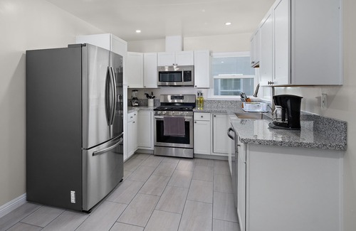 Fresno House | Perfect 4B/2Bth for Business and Nat'l Park Visit