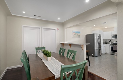 Fresno House | Perfect 4B/2Bth for Business and Nat'l Park Visit