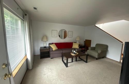 Tacoma Apartment | Perfect Brownspoint Getaway-2
