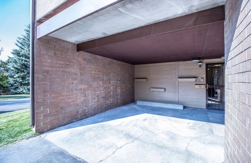 North Park City Villa | Perfect Condo in Heart of PC, with Pool & Hot Tub!