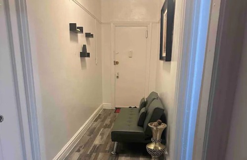 Norwood Apartment | perfect cozy apartment close to convinience store adn the D train . hospital