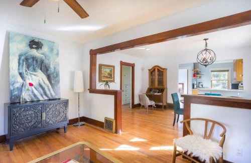 Hale House | Perfect Denver Stay, Spotless, Cozy Exceptionally Well Equipped Home in a Walkable Neighborhood