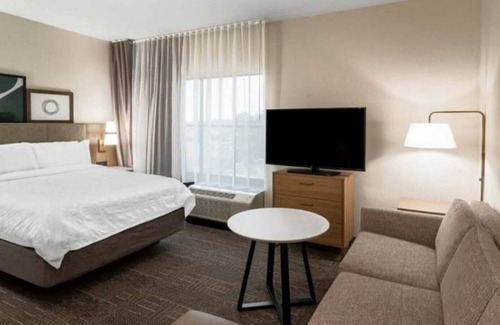 Flowood House | Perfect for Corporate Travelers w/ Workspace!