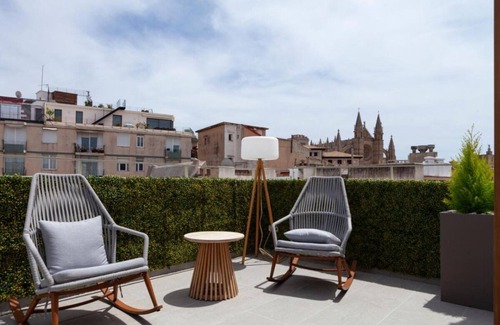 Sant Nicolau House | Perfect for Couple Getaway! Enjoy our Pet-friendly Room, King or Two Twin Beds
