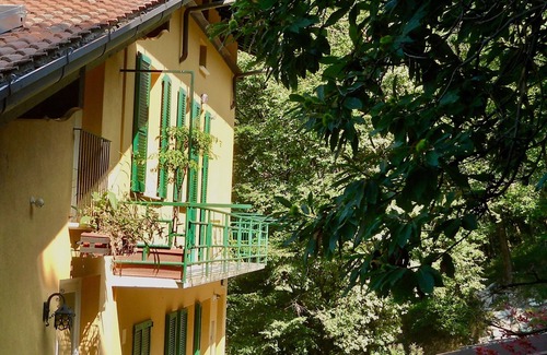 Roe Volciano Apartment | Perfect for couples, families, walkers, cyclists just minutes to beach and Salò