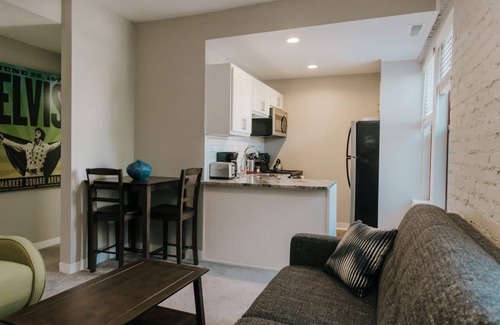 Chatham-Arch Apartment | Perfect for Events | 3 Private Apts by Lucas Oil