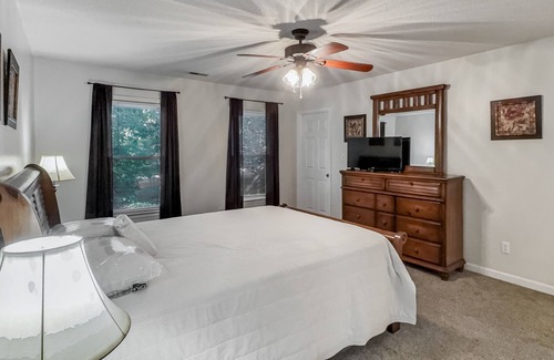 Greensboro House | Perfect for Extended Stays! Spacious 4-bedroom, Great Location!
